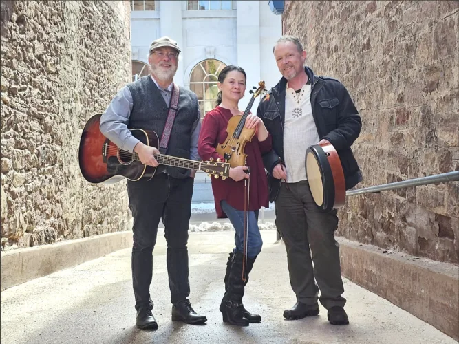 The Knockabouts to play Saturday in Crystal Falls